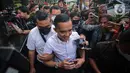 Mantan Kepala Bea Cukai Yogyakarta Eko Darmanto usai diperiksa di Gedung Merah Putih KPK, Jakarta, Selasa (7/3/2023). KPK melakukan pemeriksaan terhadap Eko Darmanto untuk dimintai klarifikasi terkait Laporan Harta Kekayaan Penyelenggara Negara (LHKPN) sebesar Rp 15,7 miliar. (Liputan6.com/Faizal Fanani)