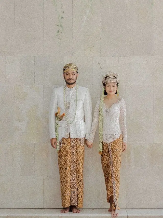 Sebulan Menikah, Ini 7 Momen Mesra Marthino Lio dan Delia Husein