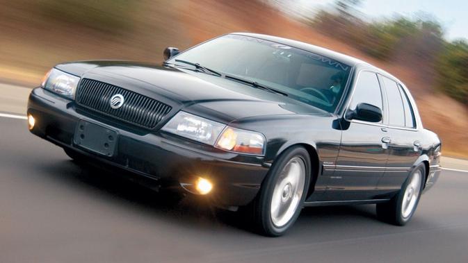 Mercury Marauder: Pecinta film aksi Hollywood sering melihat mobil ini sebagai mobil polisi serba hitam.  Mesin yang dia gunakan bukanlah lelucon.  Di balik penampilannya yang biasa saja, terdapat mesin V8 berkapasitas 4.600cc yang menghasilkan tenaga 300 hp dan torsi 407 Nm.  Sedan 4 pintu ini termasuk salah satu muscle car yang underrated.  (Sumber: caranddriver.com)