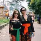 Ibunda Nikita Willy, Yora mengaku ia dan putrinya baru saja pulang umrah.