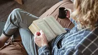 Ilustrasi membaca, buku, kumpulan pantun. (Photo by Amy Benton Blake on Unsplash)