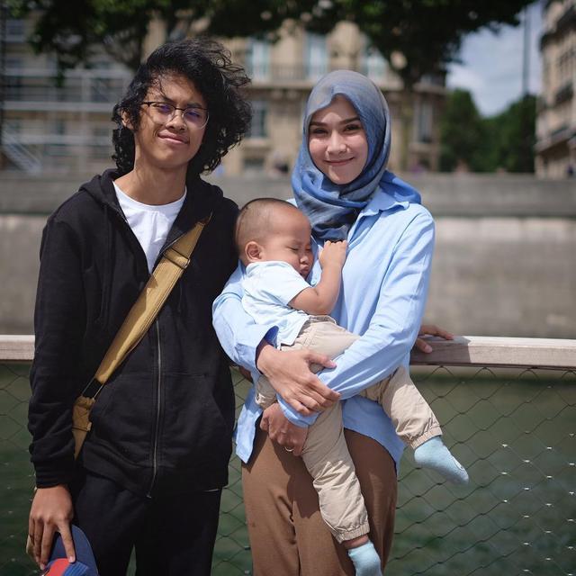 Zaskia Adya Mecca dan Barmastya Bhumi. (Foto: Instagram @zaskiadyamecca)