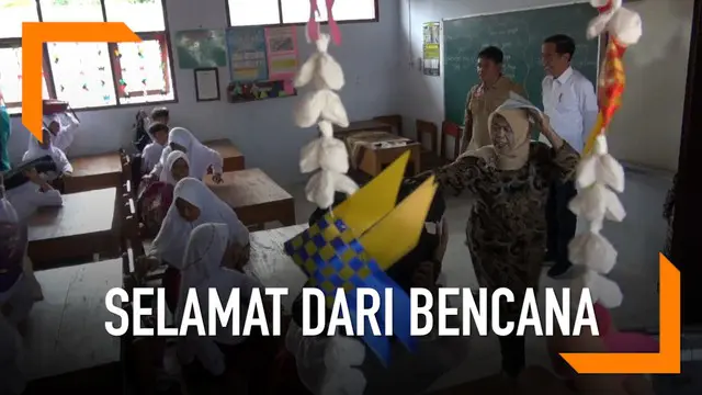 Presiden Joko Widodo menyambangi SD Negeri 01 Panimbangjaya, Pandeglang, Banten. Jokowi hendak meninjau program Tagana Masuk Sekolah (TMS) di SD tersebut.