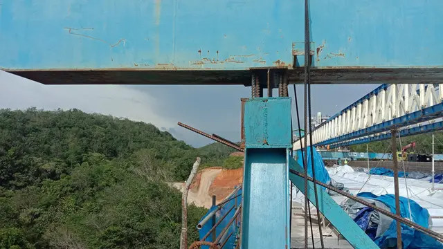 PT Hutama Karya (Persero) kini tengah menyelesaikan proyek Jalan Tol Trans Sumatera (JTTS) ruas Tol Pekanbaru-Padang dengan total panjang sekitar 254,8 km