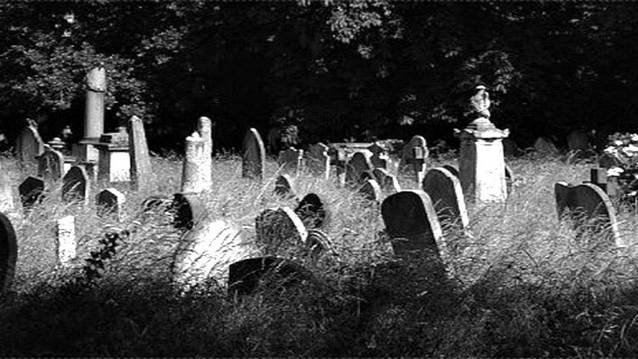 Merinding, Pembuat Batu Nisan Lihat Makhluk Halus di Kuburan