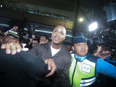 Kedatangan pelatih baru Timnas Indonesia, Patrick Kluivert di Terminal 3, Soekarno Hatta, Tangerang, Banten, Sabtu (11/01/2025). (Bola.com/M Iqbal Ichsan)