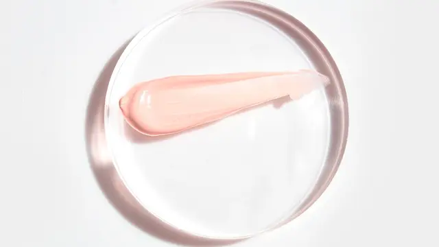 Hindari 5 Kesalahan yang Bikin Tampilan Makeup Nggak Menyatu dengan Kulit, Yakin Sudah Tahu?