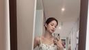 Lee Da In juga beberapa kali mengunggah foto mirror selfie di akun Instagram. Wanita 30 tahun ini juga selalu terlihat menawan dalam busana kasual. (Liputan6.com/IG/@xx__dain)