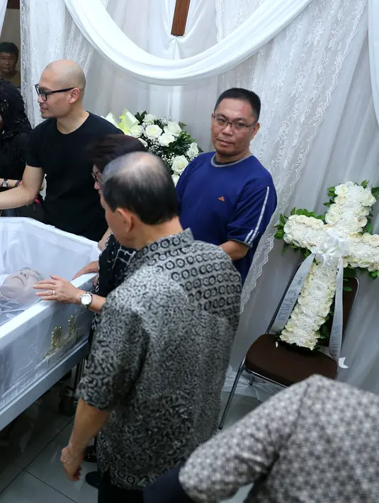 Frans Tumbuan. Aktor senior ini lahir di Makassar, 3 Agustus 1939. Suami Rima Melati ini menghembuskan napas terakhirnya pada 23 Maret 2015 di Rumah Sakit Mayapada, Cilandak di usia 75 tahun. (Galih W. Satria/Bintang.com)