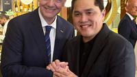 Ketua Umum PSSI Erick Thohir (kanan) berdama Presiden FIFA Gianni Infantino saat acara FIFA Executive Football Summit 2025 di Miami, Amerika Serikat. (Dok. Instagram Erick Thohir)