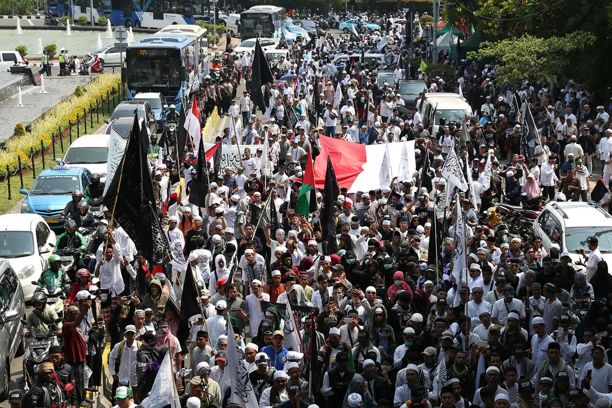 Massa Aksi Bela Tauhid Sambangi Gedung Kemenko Polhukam