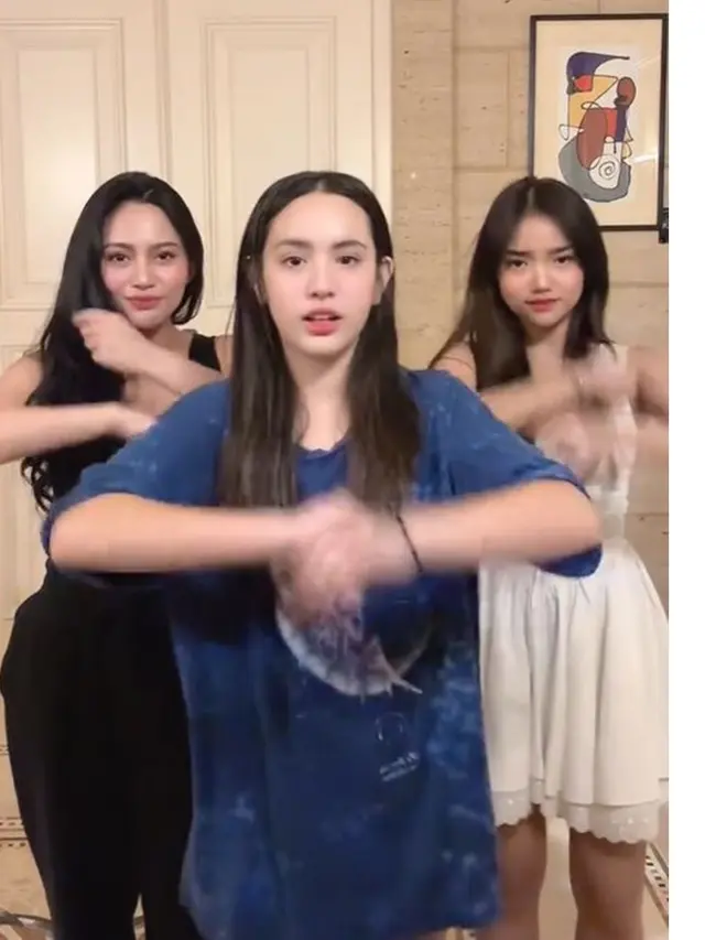 6 Potret Mikhayla Senang Bertemu Fuji, Ngefans hingga Bisa TikTokan Bareng