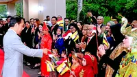 Jokowi disambut oleh masyarakat, penampilan tari merak, hingga anak-anak yang bernyanyi di Brunei Darussalam. (Foto: Rusman - Biro Pers Sekretariat Presiden)