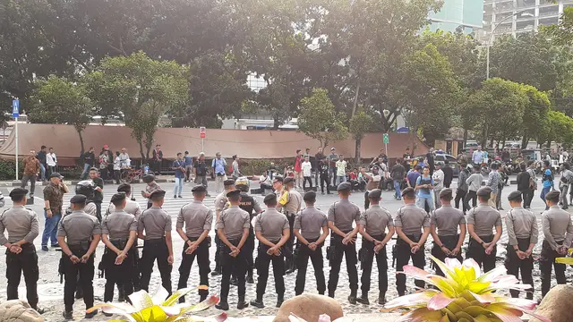 Ricuh dan Pelemparan di Gedung KPK,