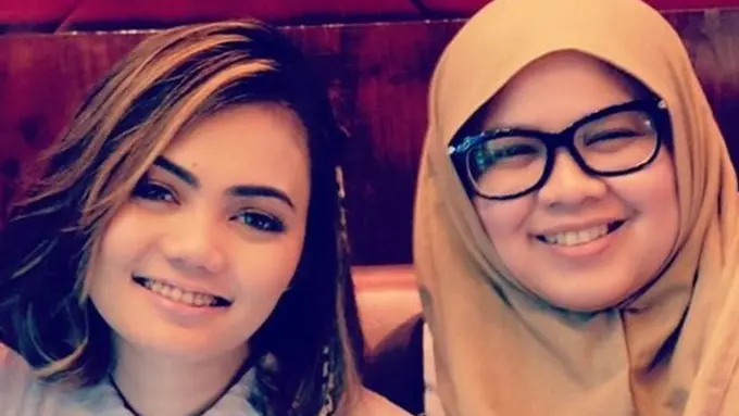 Rina Nose dan Risna Ories