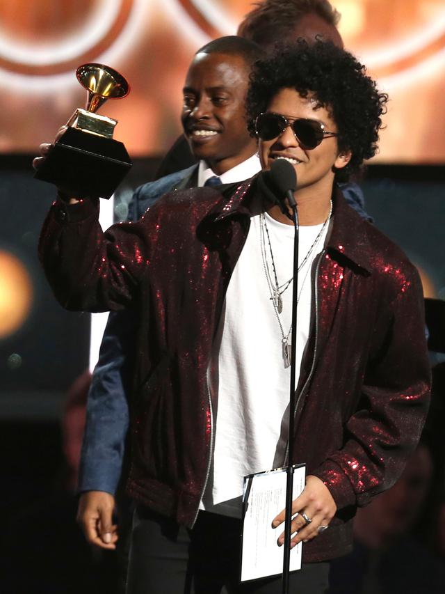 Lirik Lagu It Will Rain Bruno Mars Ragam