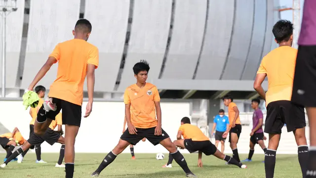 Latihan Timnas Indonesia U-16 di Jakarta International Stadium (JIS).
