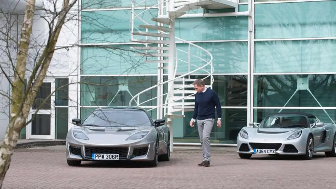Pemeran James Bond Kesengsem Lotus Evora 400