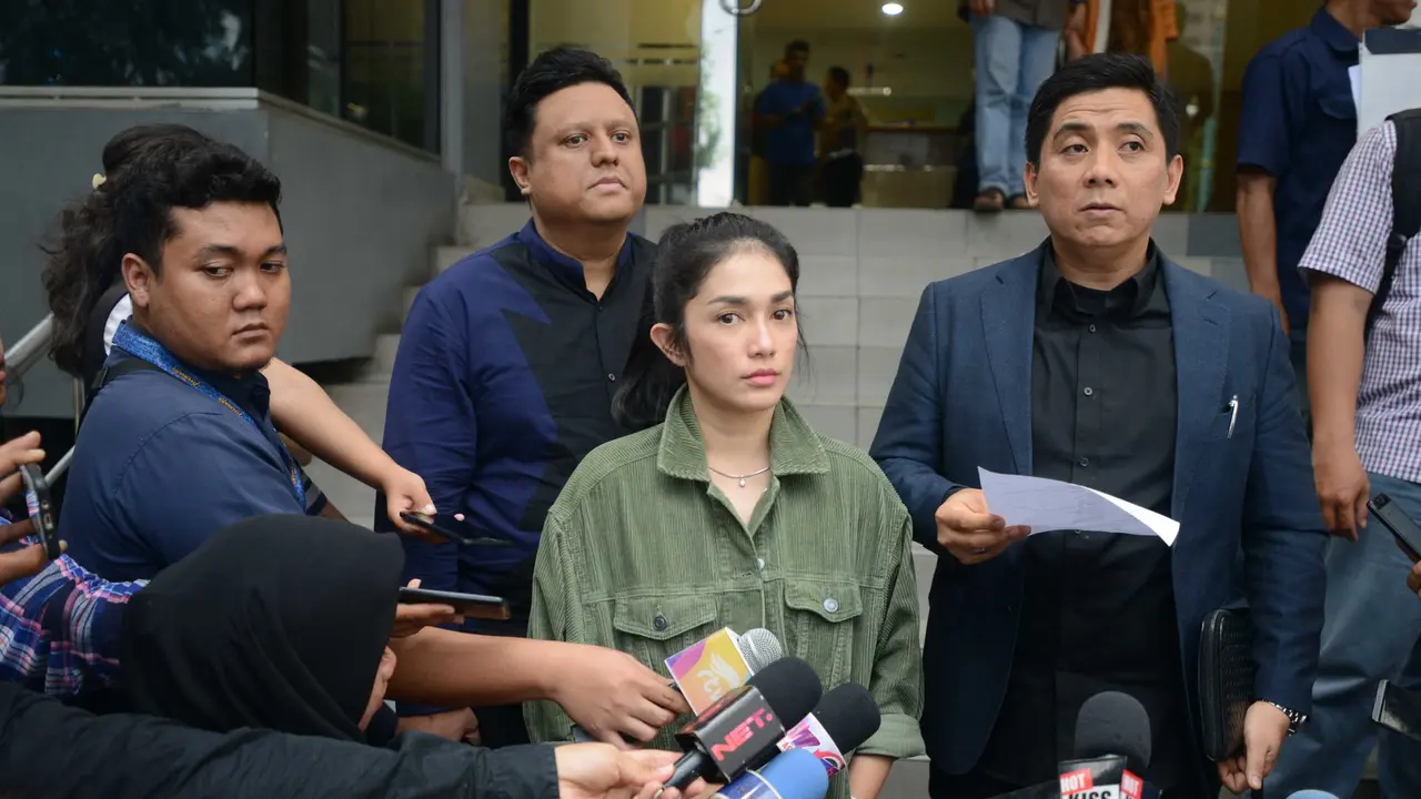 [Bintang] Ussy Sulistiawaty