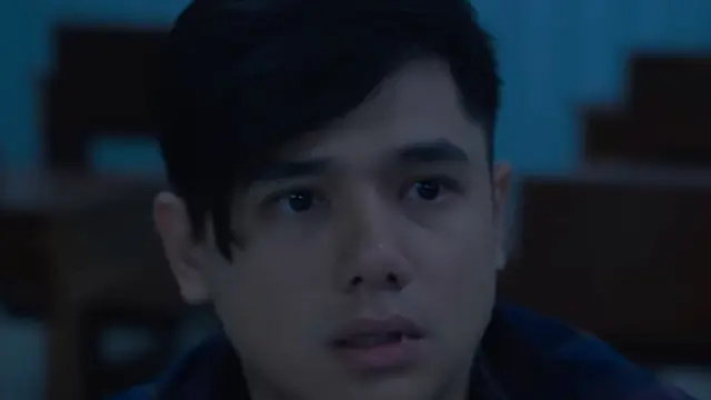 Rayn Wijaya sebagai Emir dalam film Dosen Ghaib. (Foto: Dok. Dee Company)
