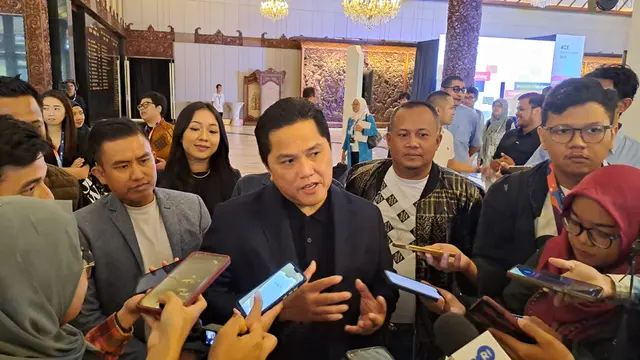 Menteri BUMN Erick Thohir di Taman Mini Indonesia Indah (TMII), Jakarta, Sabtu (28/10/2023). erick Thohir memberikan update mengenai posisi wamen BUMN setelah Rosan Roeslani mengundurkan diri.