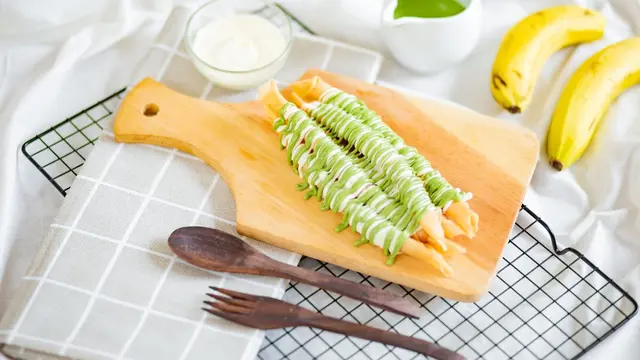 camilan pisang gulung banana roll