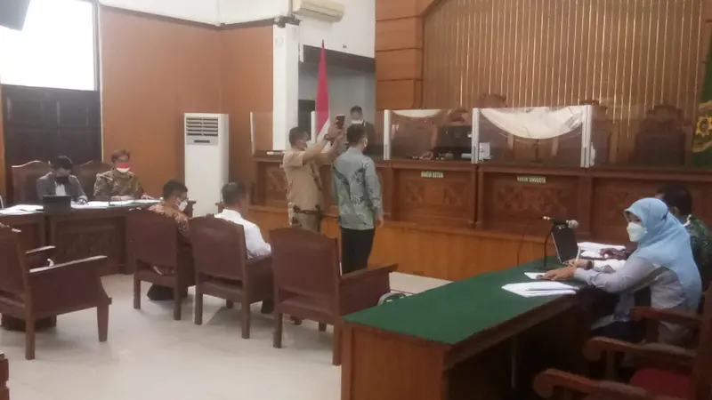 Komisi Pemberantasan Korupsi (KPK) digugat secara praperadilan oleh Bupati Mimika, Papua, Eltinus Omaleng. Sidang gugatan praperadilan kembali digelar di PN Jakarta Selatan, Selasa (23/8/2022) (Istimewa)