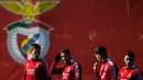 Para pemain Benfica mengambil bagian dalam sesi latihan di tempat latihan Kampus Benfica di Seixal dekat Lisbon (22/2/2022). Benfica akan bertanding melawan melawan Ajax pada leg pertama babak 16 besar Liga Champions di Estadio da Luz. (AFP/Patricia De Melo Moreira)