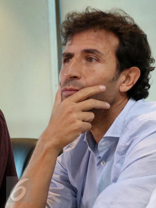 Pelatih asal Spanyol, Luis Milla Aspas saat memberi keterangan di kantor PSSI, Jakarta, Jumat (20/1). Luis Milla Aspas resmi menukangi Timnas Indonesia dengan durasi kontrak dua tahun. (Liputan6.com/Helmi Fithriansyah)