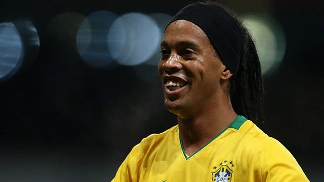 ronaldinho-131017c.jpg