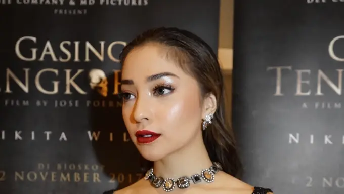 [Bintang] Nikita Willy dan 5 Seleb Ini Makin Glamor dengan Lipstik Merah