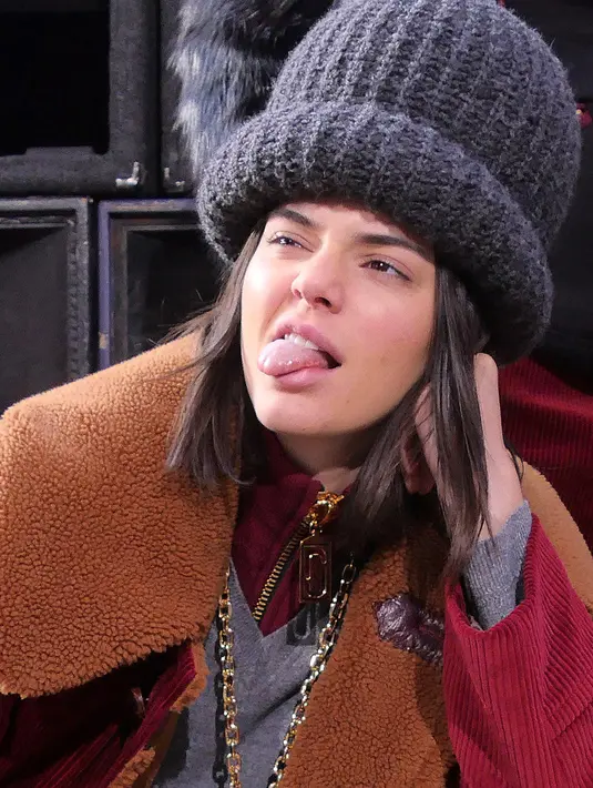 Kendall Jenner usai melakukan catwal untuk Marc Jacobs di tahun 2017 lalu. (SWAN GALLET/WWD/REX/SHUTTERSTOCK)