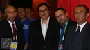 Sekjen PSSI Ade Wellington (tengah) saat menghadiri Kongres PSSI 2017 di Bandung, Minggu (8/1). Salah satu yang dibahas adalah pencabutan hukuman kepada klub atau individu anggota PSSI. (Liputan6.com/Helmi Fithriansyah)
