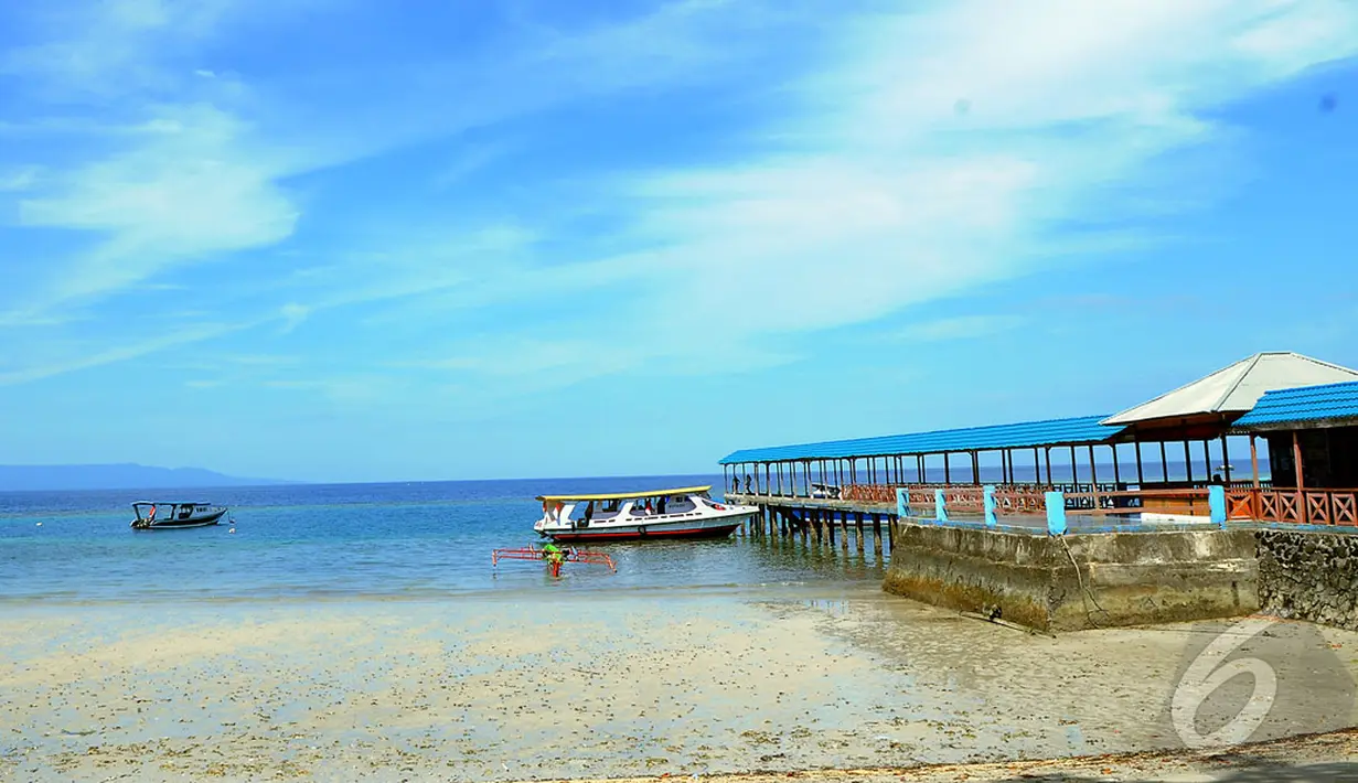Bagaikan sebuah lukisan, Bunaken menebar pesona dari sudut manapun kamu memandangnya (7/9/2014) (Liputan6.com/Faizal R Syam)