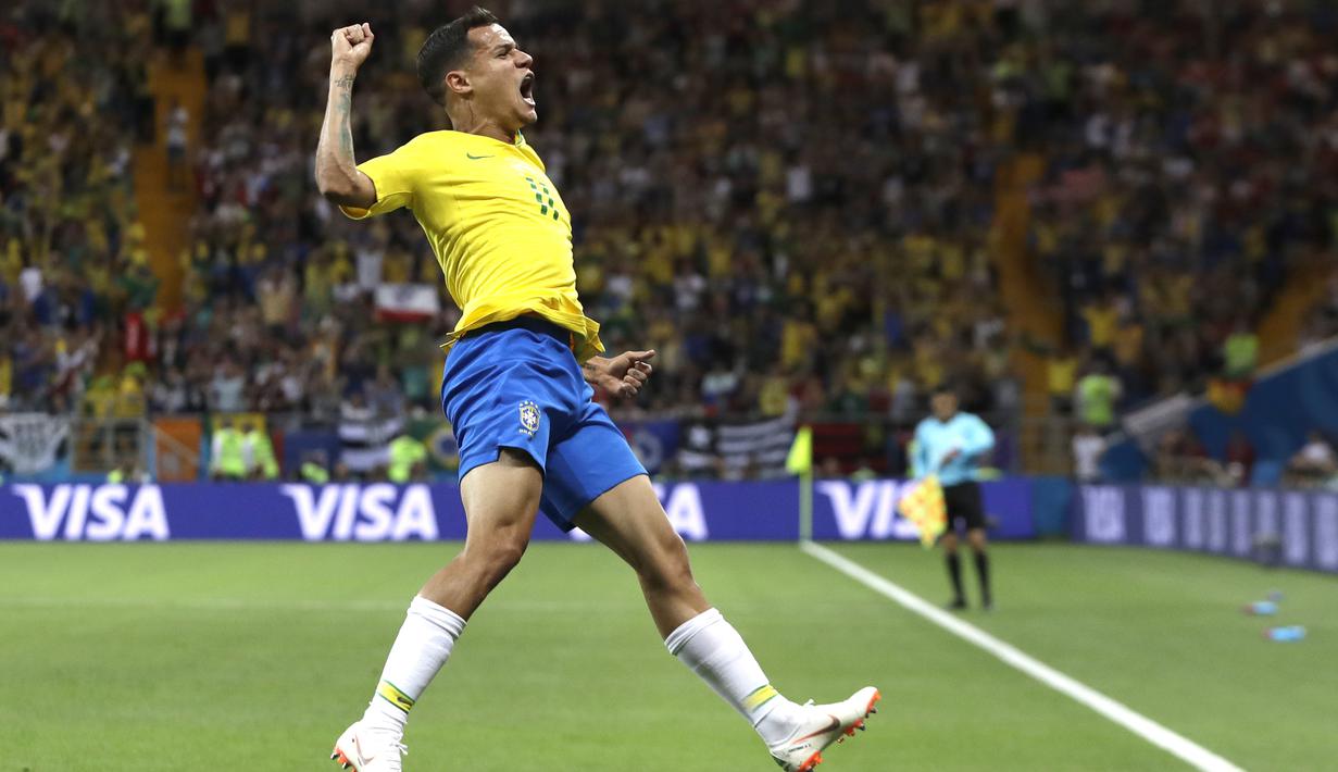 Gelandang Brasil, Philippe Coutinho, merayakan gol yang dicetaknya ke gawang Swiss pada laga Grup E Piala Dunia di Rostov Arena, Rostov-on-Don, Minggu (17/6/2018). Kedua negara bermain imbang 1-1. (AP/Themba Hadebe)