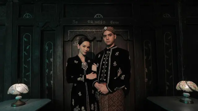 6 Gaya Pemotretan Al Ghazali dan Alyssa Daguise Kenakan Busana Adat Jawa, Serasi bak Prewedding