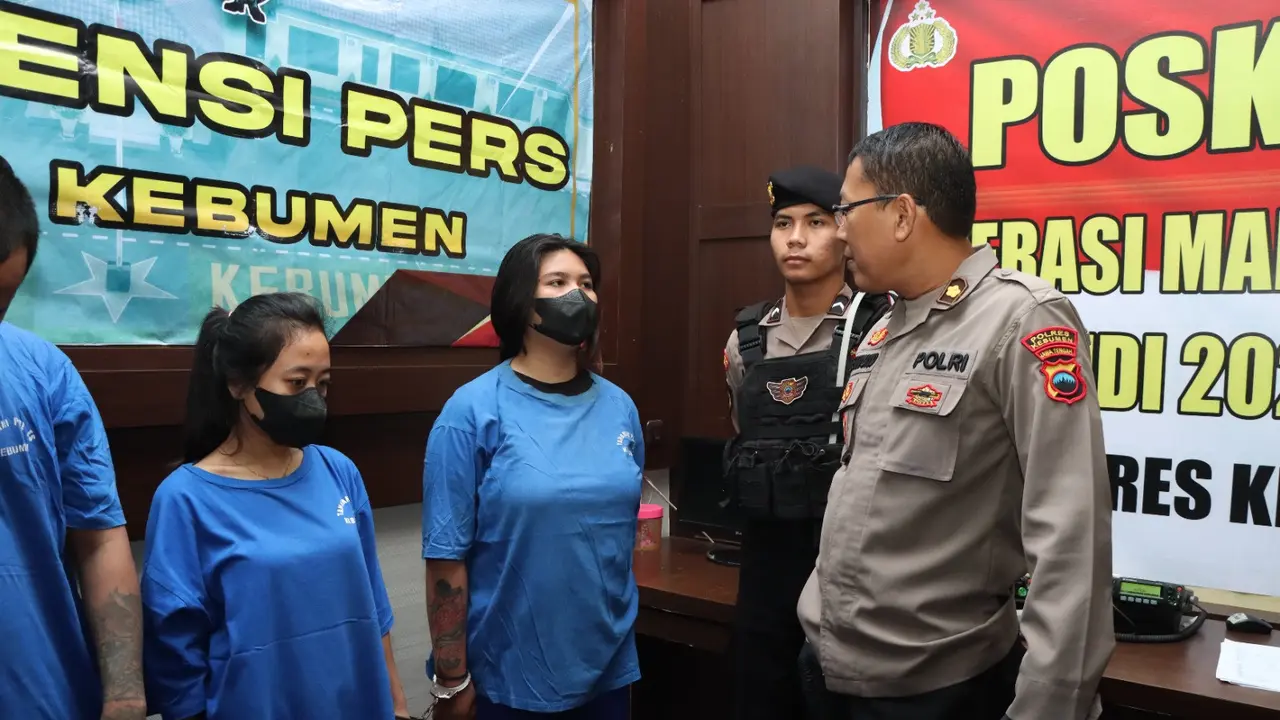 Sat Resnarkoba menangkap 4 tersangka, dua di antaranya perempuan. (Foto: Liputan6.com/Polres Kebumen)