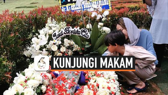 VIDEO: BCL Kembali Kunjungi Makam di Hari ke-2 Meninggalnya Suami
