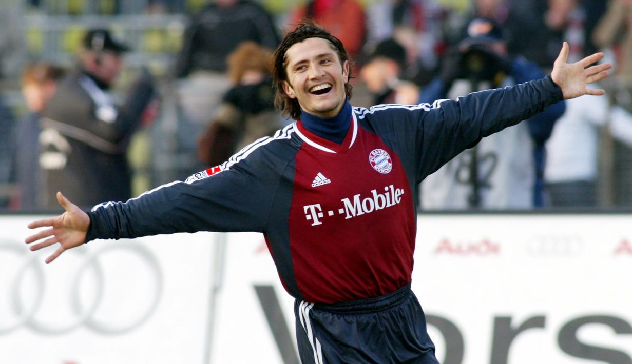3. Bixente Lizarazu - Legenda Bayern Munchen ini menjadi pemain andalan bek sayap kiri Die Roten pada era 90an. Lizarazu turut menyumbangkan trofi kejuaraan Jerman, piala DFB, Piala Interkontinental dan Liga Champions pada tahun 2001. (AP Photo/Uwe Lein)