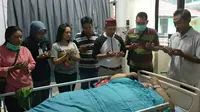Operasi pasien obesitas Titi Wati. (Liputan6.com/Rajana K)