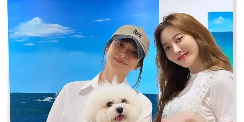 Song Hye Kyo dan Yura Girl's Day. (Foto: Instagram/ kyo1122 via Soompi)