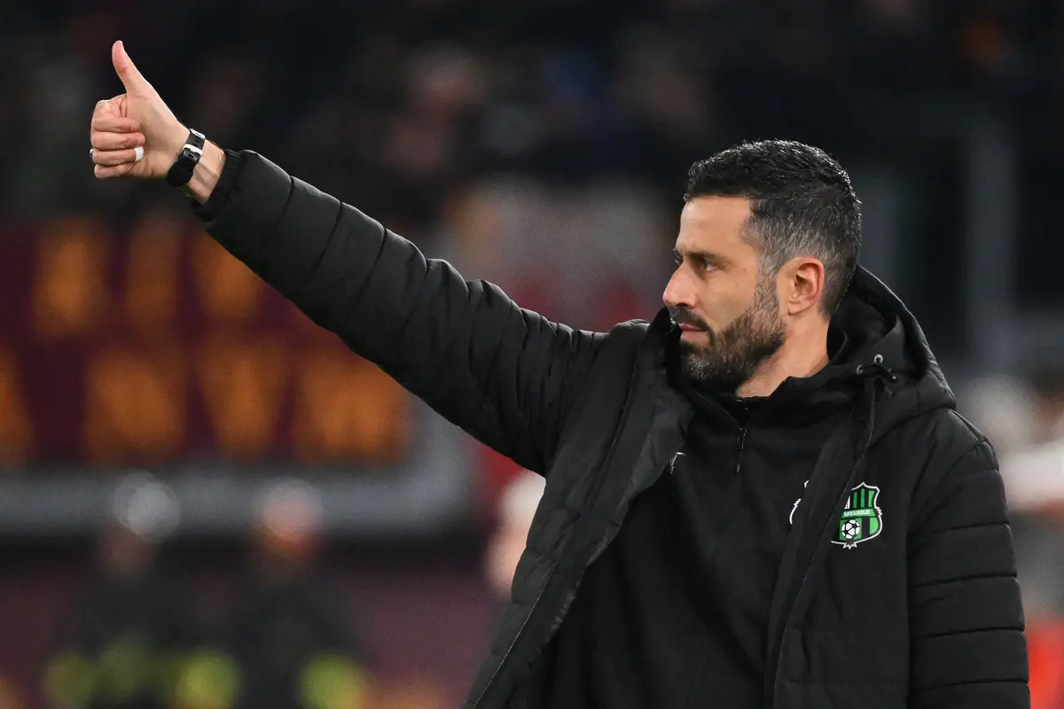 Foto: Aksi Solid Jay Idzes saat Bendung Bomber AS Roma Dapat Sorotan Media Italia