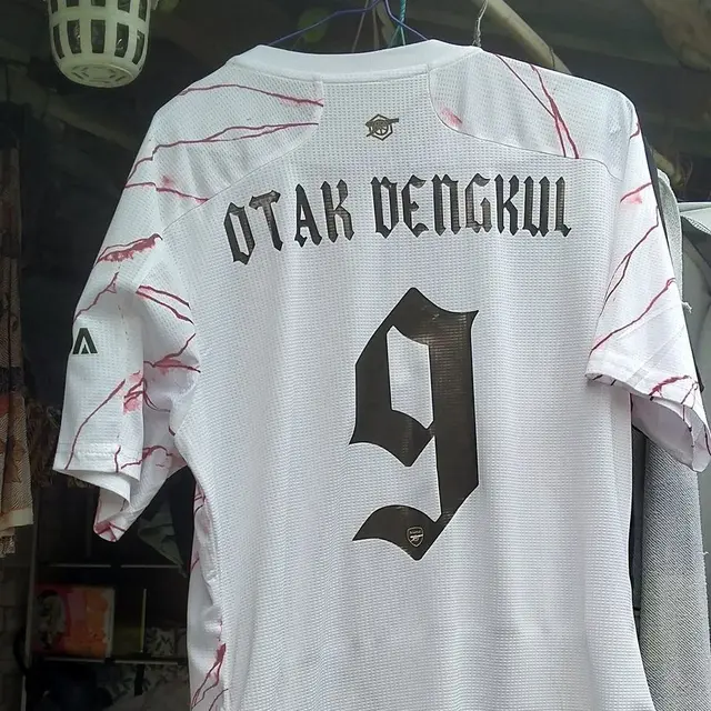 6 Ide Nama Punggung di Jersey Bola Ini Absurd Banget, Enggak Habis Pikir