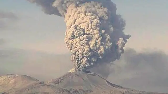 Gunung Sabancaya di Peru