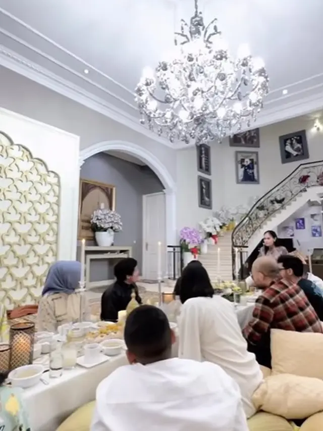 Krisdayanti bukber dengan keluarga (Instagram/krisdayantilemos)