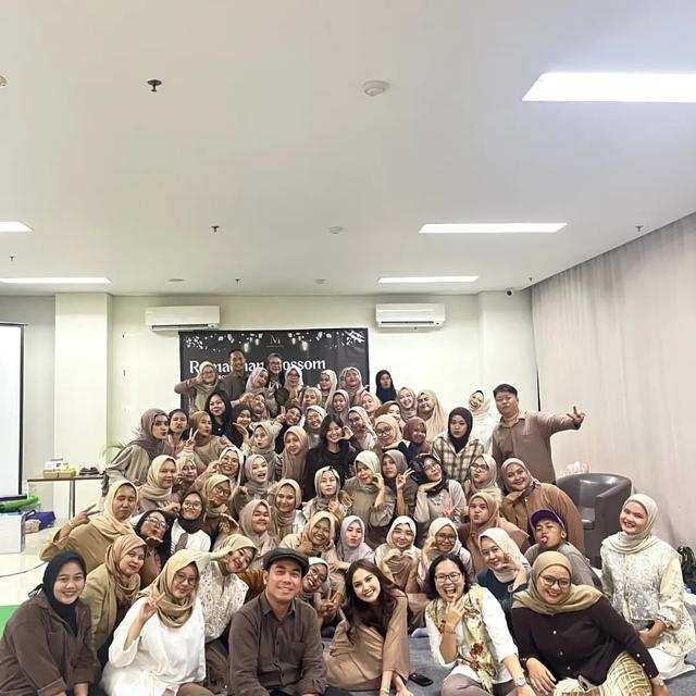 6 Potret Mahalini Bukber Bareng Fans, Bikin Video Velocity hingga Nyanyi Sampai Menutup Mata