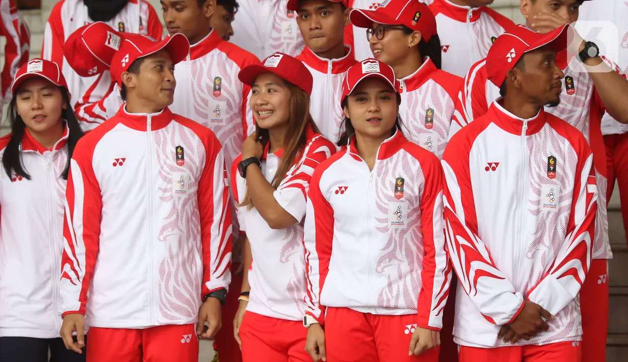 Sejumlah atlet mengikuti pelepasan Kontingen Indonesia untuk SEA Games 2019 Filipina di Istana Bogor, Jawa Barat, Rabu (27/11/2019). Sebanyak 841 atlet Indonesia akan berlaga di 52 cabang olahraga pada ajang multievent olahraga terbesar se-Asia Tenggara. (Liputan6.com/Angga Yuniar)