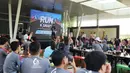 Peserta fun run saat mengikuti event lari bertajuk 'Run and Snap in Tangerang 5k' di Tangerang, Minggu (8/3/2020). Novotel Tangerang gelar event lari yang diikuti ratusan peserta. (Dokumentasi)