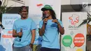 Kaka dan Ridho Slank memberi keterangan saat meresmikan  'Pandu Laut Nusantara' sebagai wadah bersama untuk para pemerhati laut di CFD kawasan Bundaran HI, Jakarta, Minggu (15/7). (Liputan6.com/Arya Manggala)