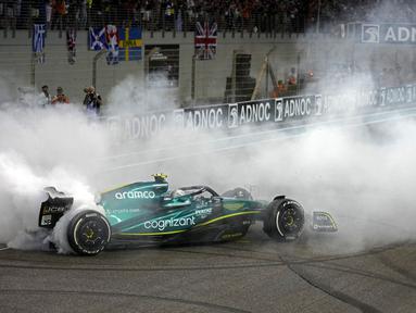 Pebalap Aston Martin, Sebastian Vettel melakoni balapan terakhirnya di Formula 1 saat GP Abu Dhabi yang berlangsung di Sirkuit Yas Marina, Minggu (20/11/2022). (AFP/Pool/Kamran Jebreili)